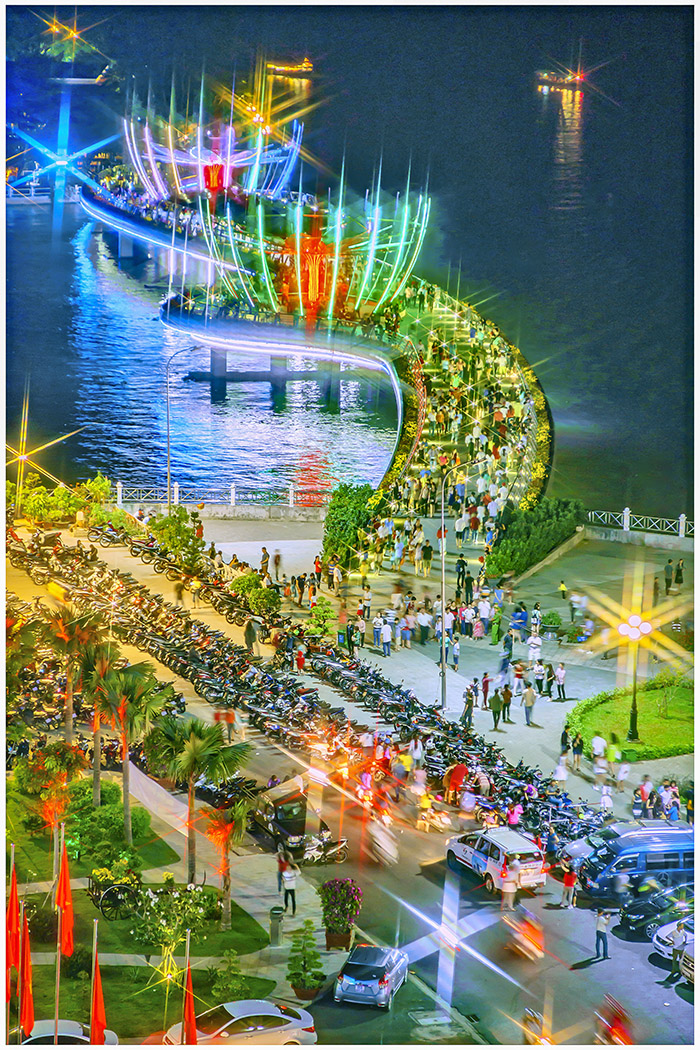 Ninh Kieu wharf is one of the memorable New Year destinations. Photo: To Hoanh Vu